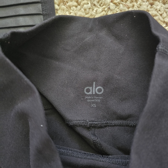 Alo 7/8 High-Waist Moto Legging Black High-Waisted Leggings - XS - Picture 11 of 16